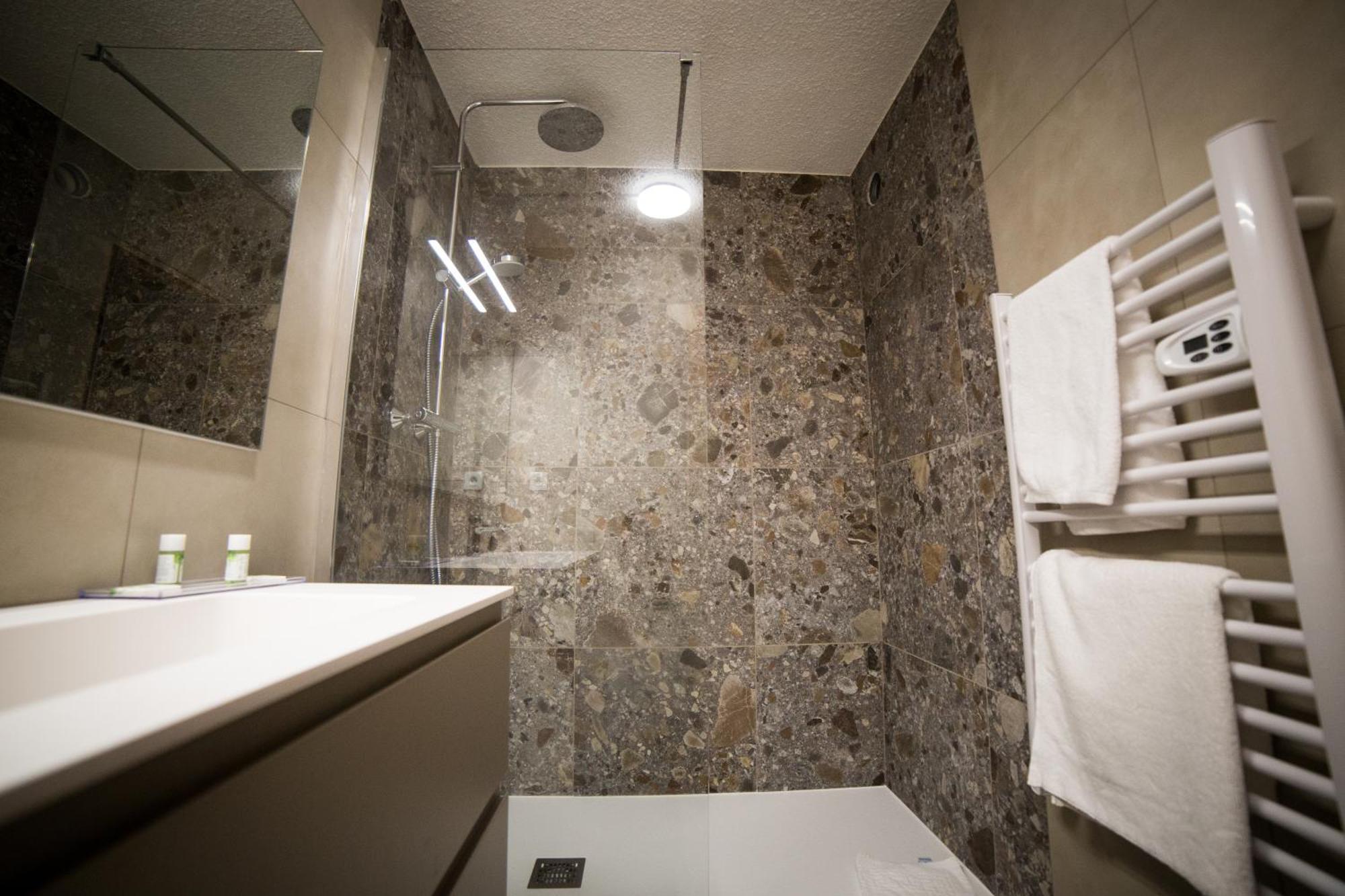Hotel Le Catinat Fleuri Guillestre Zewnętrze zdjęcie